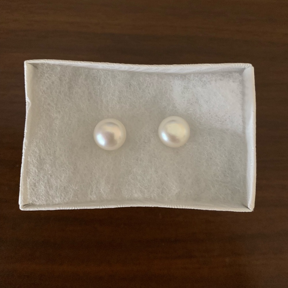 Fresh water Pearl Earrings, NEW